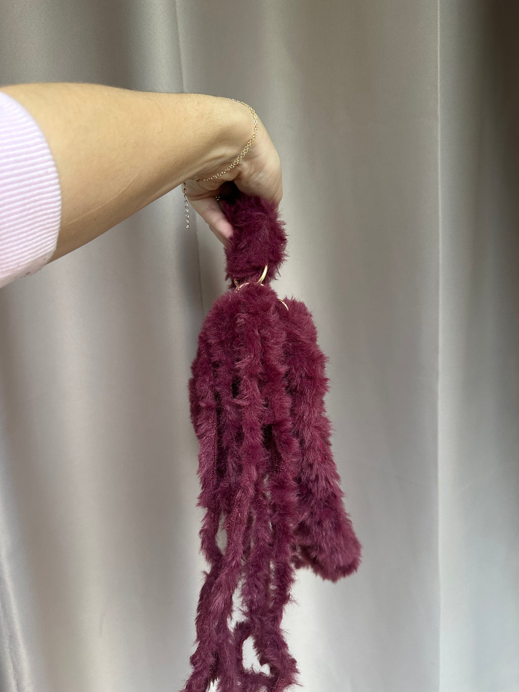 The Slouch Mini bag – Burgundy Faux Fur