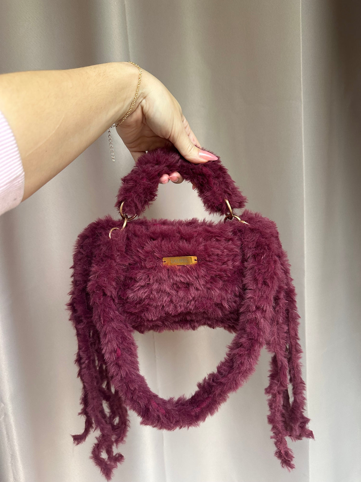 The Slouch Mini bag – Burgundy Faux Fur